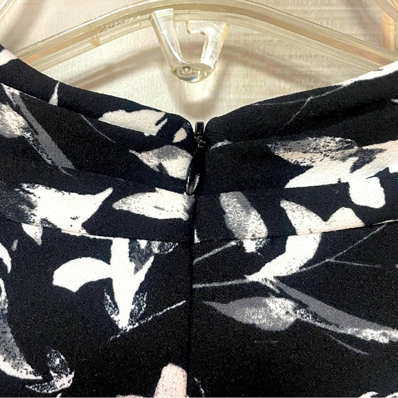 NWT White House Black Market Black White Floral Twist Neck Halter Top Sz L - Picture 7 of 7